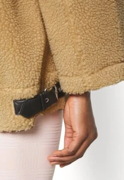 ARKET Fleece Jacket - Beige -Arket UK Sales Store 021efe14e01f4352850e7dc95dde8720