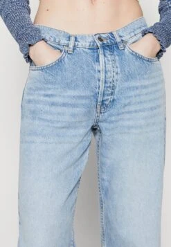 ARKET Relaxed Fit Jeans - Blue -Arket UK Sales Store 13e24ee2a1ac4d2f9fb9d83b867c551e