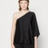 ARKET Hop Assymtric - Blouse - Black