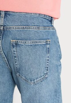 ARKET Relaxed Fit Jeans - Light Blue -Arket UK Sales Store 1dcc905580774e998ac42279072bdfd6