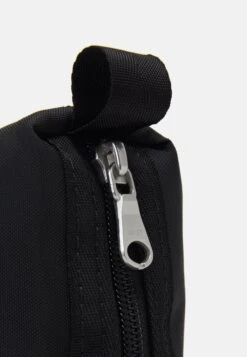 ARKET Doppkit Narke Unisex - Wash Bag - Black 7 ARKET Doppkit Narke Unisex - Wash Bag - Black -Arket UK Sales Store 23cfdc7735d9401f8d859abafd907171