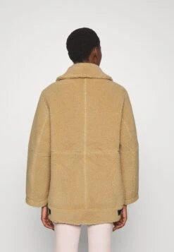 ARKET Fleece Jacket - Beige -Arket UK Sales Store 24b7241fb1914bf68e9790c06064deb5