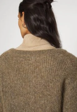 ARKET Jumper - Oat Melange With Gold -Arket UK Sales Store 30b5e42fa2834d7997152f7e9241255e