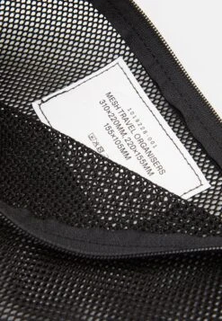 ARKET Case Dalarna Recycled Unisex Set - Wash Bag - Black -Arket UK Sales Store 317fd964606a45d2b010a8859ba1c75b