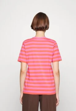 ARKET Basic T-Shirt - Pink -Arket UK Sales Store 3cfcf697e1e94718a33f42667f4cf54d