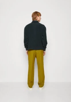 ARKET Fleece Jumper - Dark Green -Arket UK Sales Store 4b92f83f6328406dbada44aae1e2c574