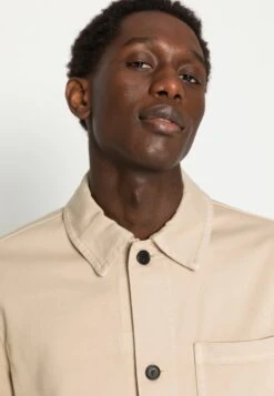 ARKET Denim Jacket - Beige 9 ARKET Denim Jacket - Beige -Arket UK Sales Store 4d866cf6b5f142e4bd31b8a14f208b0a