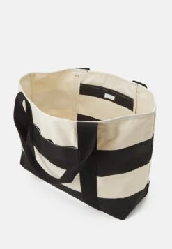 ARKET Tote Bag - Black 6 ARKET Tote Bag - Black -Arket UK Sales Store 4f38bd696b544a4382f010196de5101e