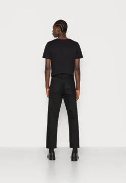 ARKET Relaxed Fit Jeans - Black -Arket UK Sales Store 5b797bf1189740e5bb0b5c1a1cabd3e1