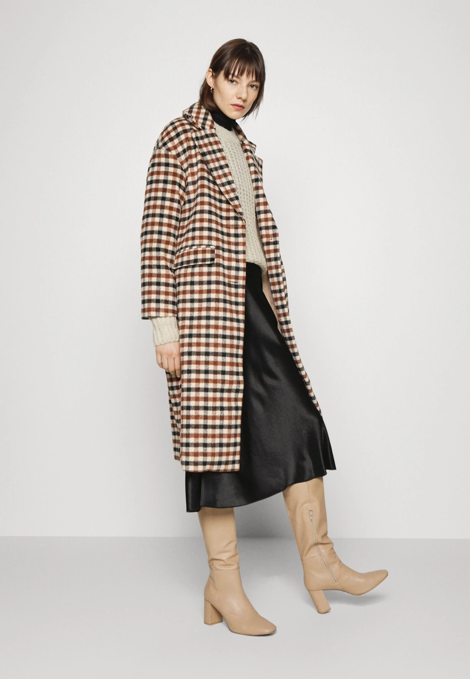 ARKET A-Line Skirt - Black 4 ARKET A-Line Skirt - Black - Image 4