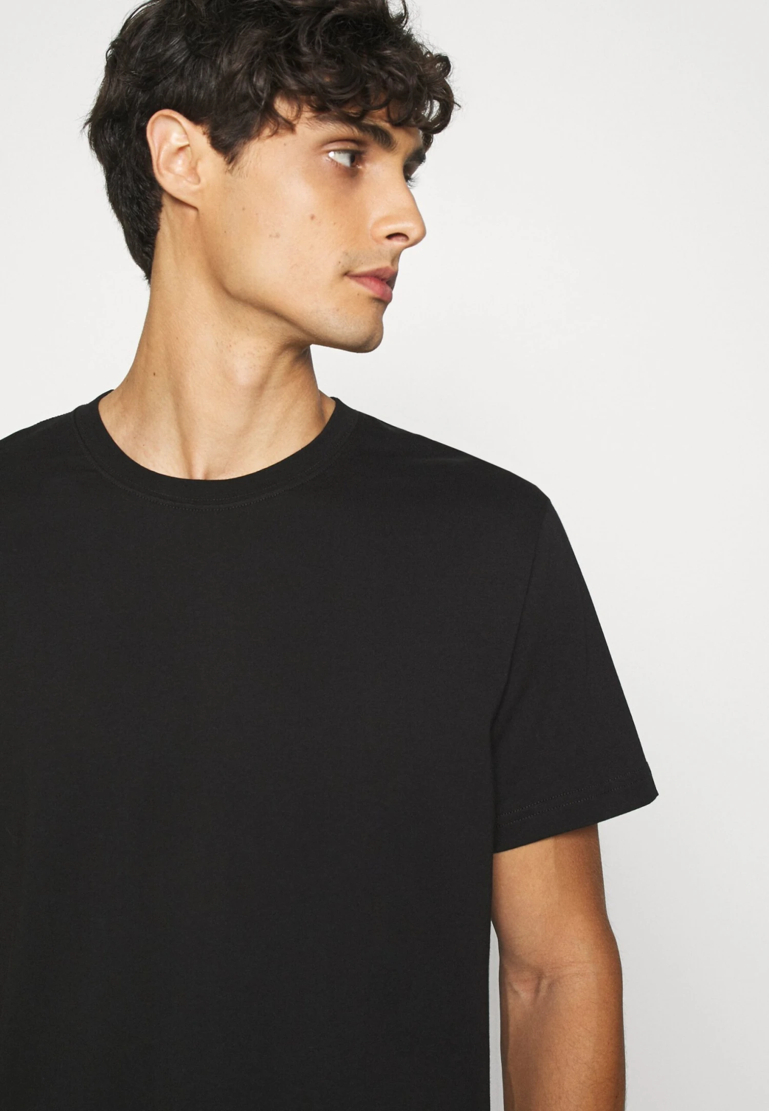 ARKET Basic T-Shirt - Black Dark 6 ARKET Basic T-Shirt - Black Dark - Image 6