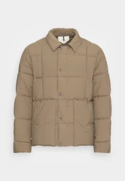 ARKET Winter Jacket - Khaki Green 8 ARKET Winter Jacket - Khaki Green -Arket UK Sales Store 6d5da64542214a20883af44e36ee84a1