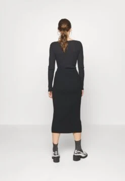 ARKET Pencil Skirt - Black -Arket UK Sales Store 7b071dc657524f9d8658ebdaa455144e