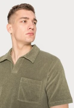 ARKET Polo Shirt - Khaki Green -Arket UK Sales Store 86e610d26d4c41e385211a27bafcfcaa