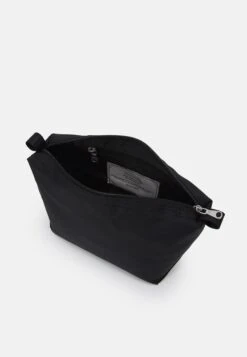 ARKET Doppkit Narke Unisex - Wash Bag - Black 6 ARKET Doppkit Narke Unisex - Wash Bag - Black -Arket UK Sales Store 981cc5be46f047f0a1f96aad6387f3ec