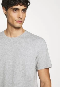 ARKET Basic T-Shirt - Basic T-Shirt -Arket UK Sales Store 9be37135b6ff4085960fee1ee0875492