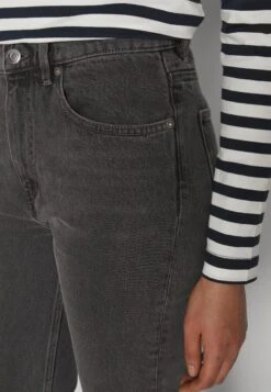 ARKET Straight Leg Jeans - Vintage Black 15 ARKET Straight Leg Jeans - Vintage Black -Arket UK Sales Store a267bdf24a9e44f5ab3c49a12762ef7b