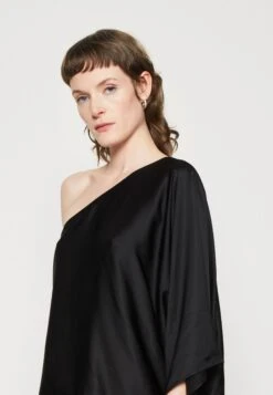 ARKET Hop Assymtric - Blouse - Black -Arket UK Sales Store a6fc4491217849a6a6599b9dded708ea