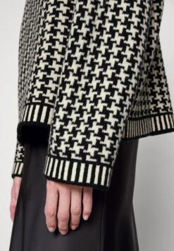 ARKET Jumper - Black/White -Arket UK Sales Store a7ef2e20d7ba469a98c4990ecaf03e29