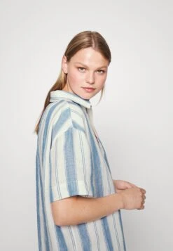 ARKET Beach Accessory - Blue/White -Arket UK Sales Store b602a0937d434e5383ea14c9e7514076