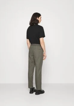 ARKET Trousers - Khaki Green 8 ARKET Trousers - Khaki Green -Arket UK Sales Store b85ac9b5b4de40658c1631ba25700bfb