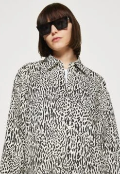 ARKET Button-Down Blouse - Off-White/Black -Arket UK Sales Store cfa02c6150be46759b3bb78b49c25e6a