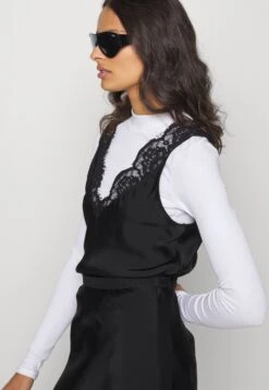 ARKET Blouse - Black 9 ARKET Blouse - Black -Arket UK Sales Store da38540714f340c09939ebde73f95778