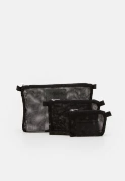 ARKET Case Dalarna Recycled Unisex Set - Wash Bag - Black