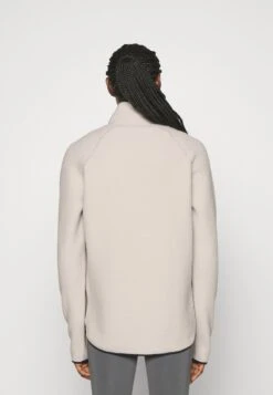 ARKET Fleece Jacket - Dusty White -Arket UK Sales Store de3f89e636a54168ab7f2ccc92742723
