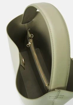 ARKET Across Body Bag - Green -Arket UK Sales Store e17b6eb44679419e84cb24929498523c