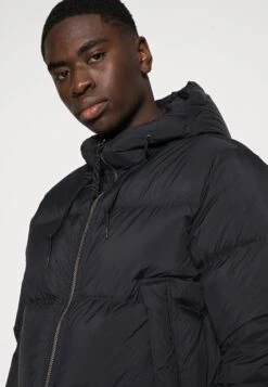 ARKET Down Jacket - Black -Arket UK Sales Store e63782a9249f4eb8b1a21d56325f4ec5