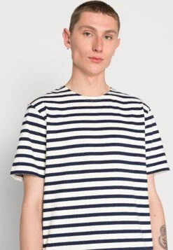 ARKET Print T-Shirt - Blue -Arket UK Sales Store e93027f2fec74031856d27e94d1495f4