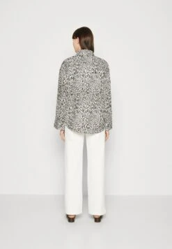 ARKET Button-Down Blouse - Off-White/Black -Arket UK Sales Store f0783d62647044c388ea1c53ae528065