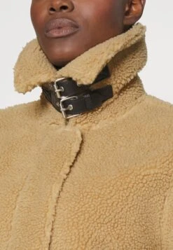 ARKET Fleece Jacket - Beige -Arket UK Sales Store f3459e3b4de34c77aac867d050363d78